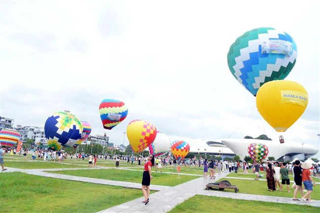 Quảng Ninh: Lần đầu tiên thành phố Hạ Long tổ chức Lễ hội khinh khí cầu - Ảnh 1.