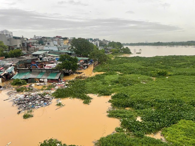 Hà Nội nguy cơ ngập do nước sông Hồng gần sát mức báo động 1 - Ảnh 3.